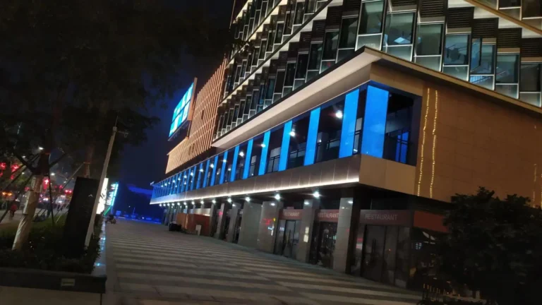 建筑空间大型幕墙灯光板照明项目
